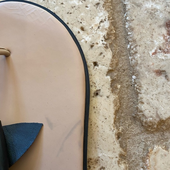 Karl Lagerfeld Bow Sandals - Picture 2 of 3